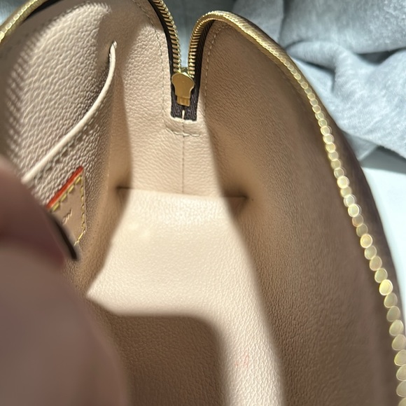 Louis Vuitton Cosmetic Pouch - Picture 9 of 9